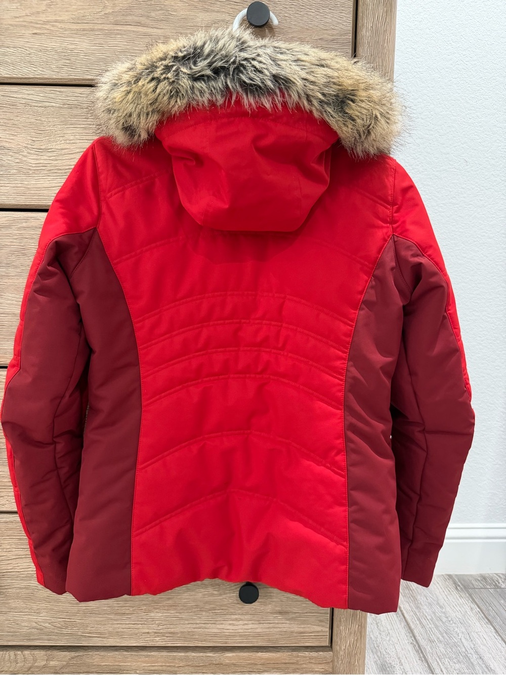 Obermeyer Red Ski Jacket with Faux Fur Trim - Picture 3 of 8